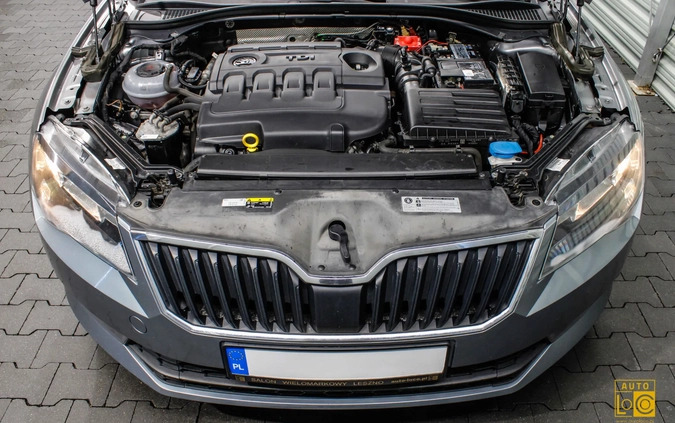 Skoda Superb cena 48888 przebieg: 293000, rok produkcji 2018 z Prochowice małe 379